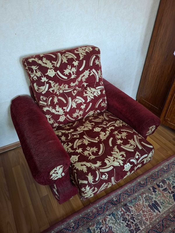 Отдам бесплатно диван и кресла Отдам бесплатно диван и кресла