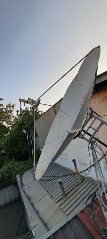Параболическая антенна 180 см - 2 шт. Параболическая антенна 180 см - 2 шт.