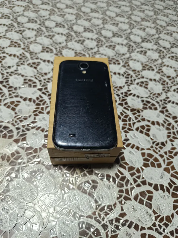 Gallaxy S4 sotiladi ekran singan Gallaxy S4 sotiladi ekran singan