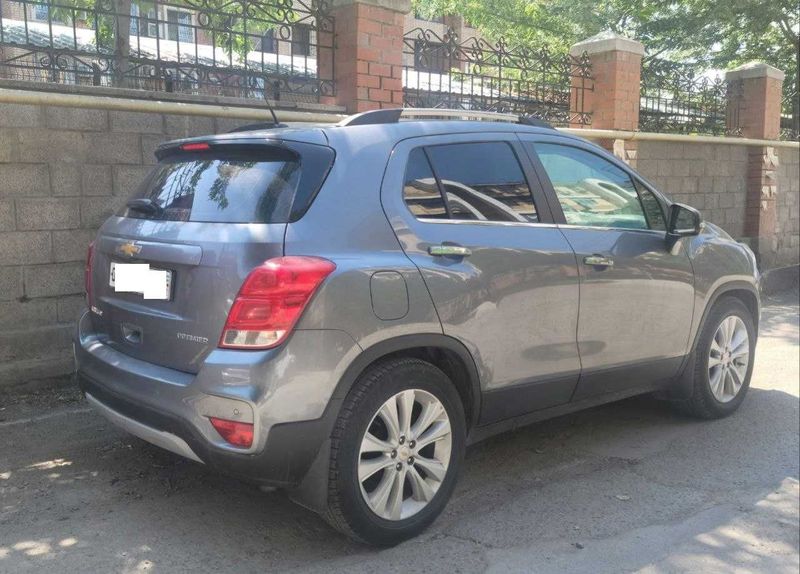 Chevrolet Tracker 1 Premier 3-full pozitsiya AT Chevrolet Tracker 1 Premier 3-full pozitsiya AT