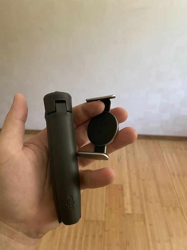 Срочно продается стабилизатор Osmo Mobile Dji 6 Срочно продается стабилизатор Osmo Mobile Dji 6