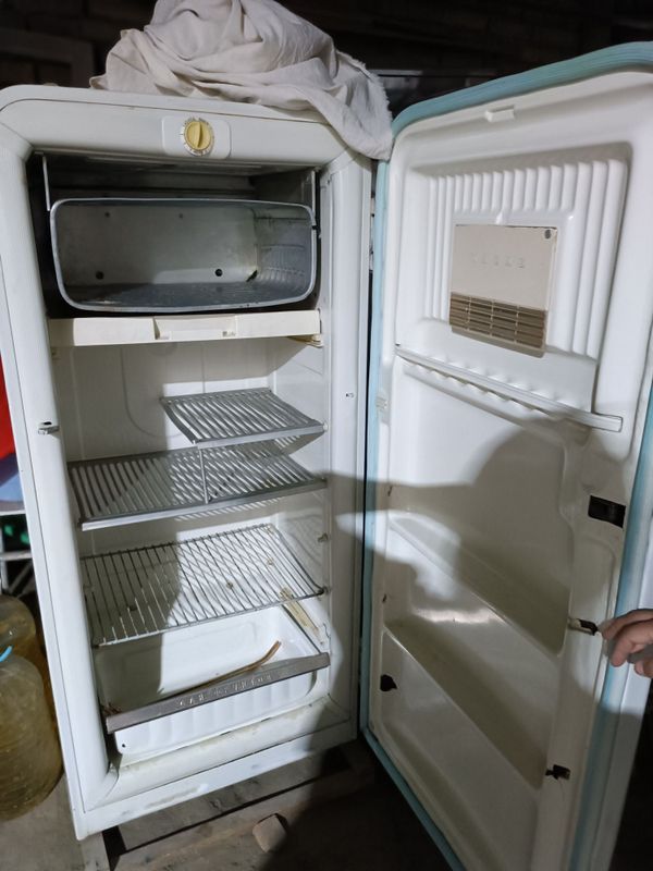 Продаёт холодильник Продаёт холодильник