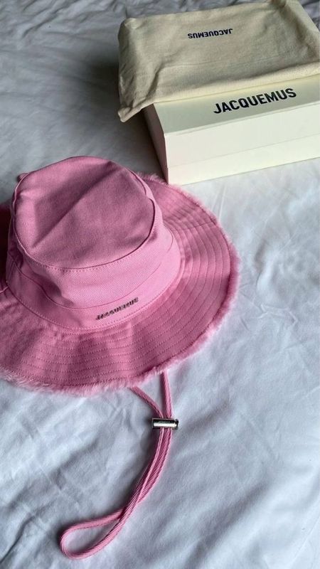Jacquemus панамка в розовом цвете 180.000 Jacquemus панамка в розовом цвете 180.000