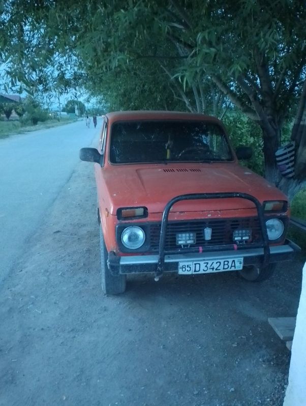 Vaz 2121 niva sotiladi