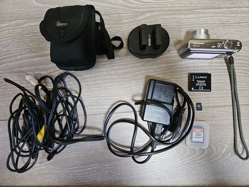 Panasonic Lumix DMC-FX9 полный комплект Panasonic Lumix DMC-FX9 полный комплект