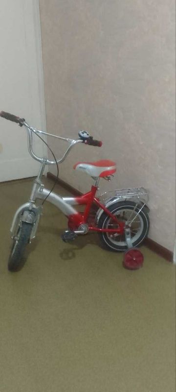 Продам велосипед детский двухколесный на 5-7 лет