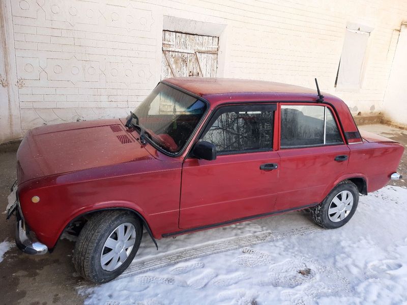 Vaz 21011 Qizil Vishneviy