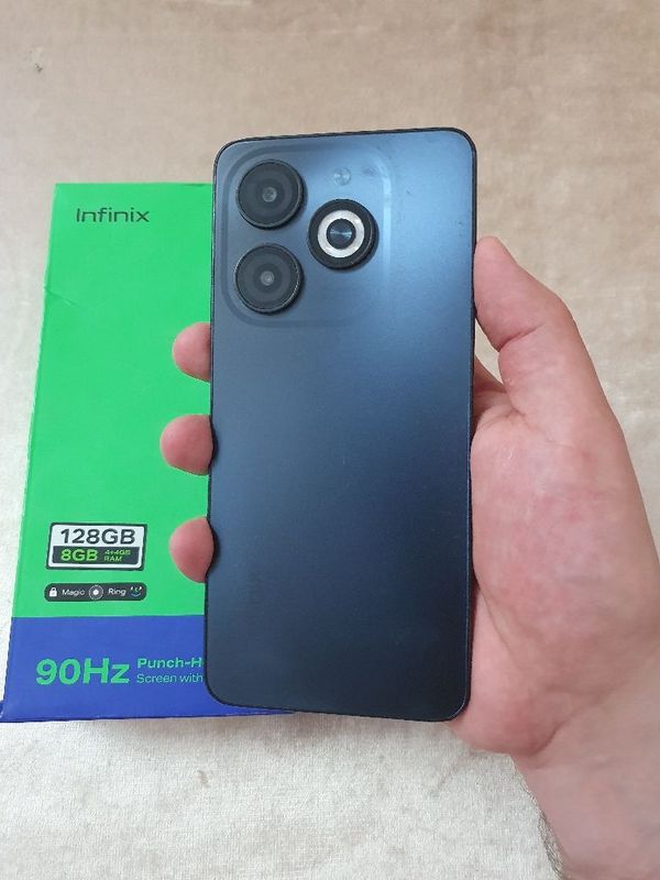Srochna Sotiladi Infinix Smart 8 8/128Gb Black Orginal Xolati yaxshi Srochna Sotiladi Infinix Smart 8 8/128Gb Black Orginal Xolati yaxshi
