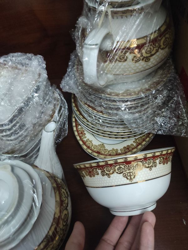 18 ta kicik 12 ta kotta tarelka 4 oval 6 ta salatnitsa kotta kichik 18 ta kicik 12 ta kotta tarelka 4 oval 6 ta salatnitsa kotta kichik