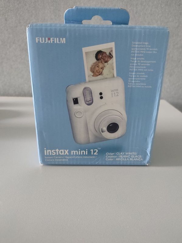 Instax mini 12 (моментальная печать) Instax mini 12 (моментальная печать)