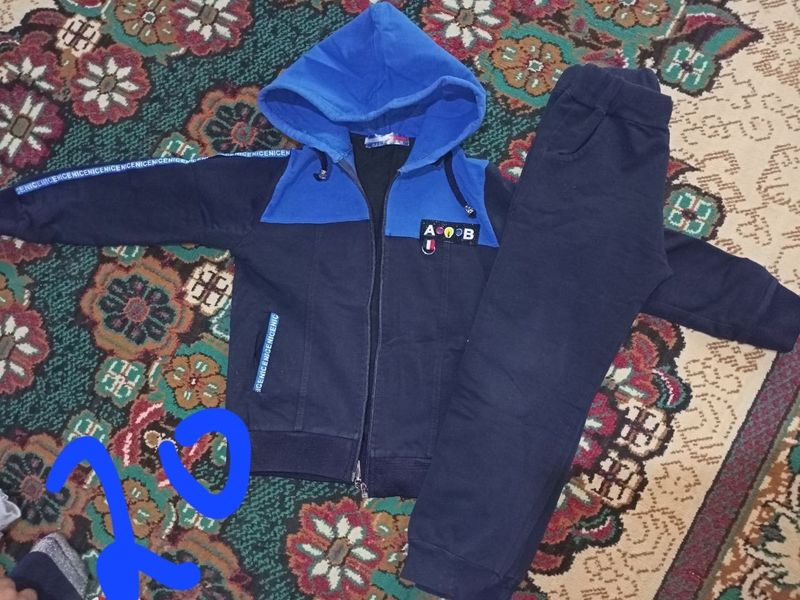 Много обуви и вещей на мальчика 4-5-6-7 лет За информацией обращайтесь Много обуви и вещей на мальчика 4-5-6-7 лет За информацией обращайтесь