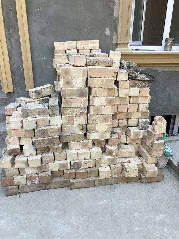 Пишган бутун гишт. 500тача дона.Нархи хаммасига. Пишган бутун гишт. 500тача дона.Нархи хаммасига.