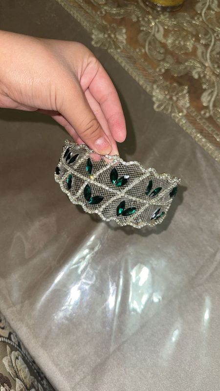 Diadema narxi:80.000 soʻm Diadema narxi:80.000 soʻm