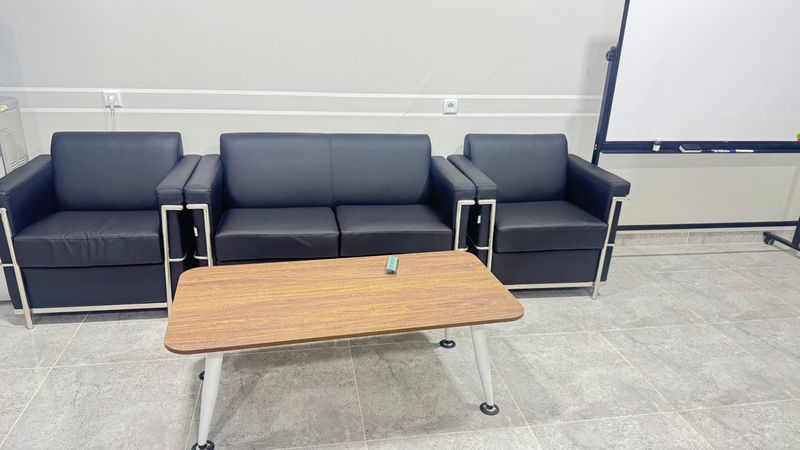 Продается комплект офисной мебели