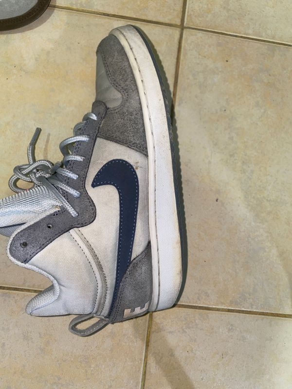 NIKE