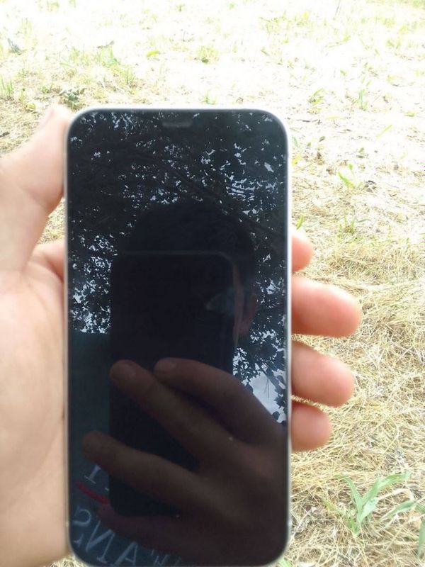 Iphone 12 sotiladi toza