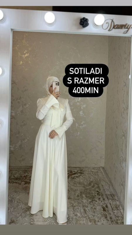 Kiyim sotiladi, bir marta kiyilgan Kiyim sotiladi, bir marta kiyilgan