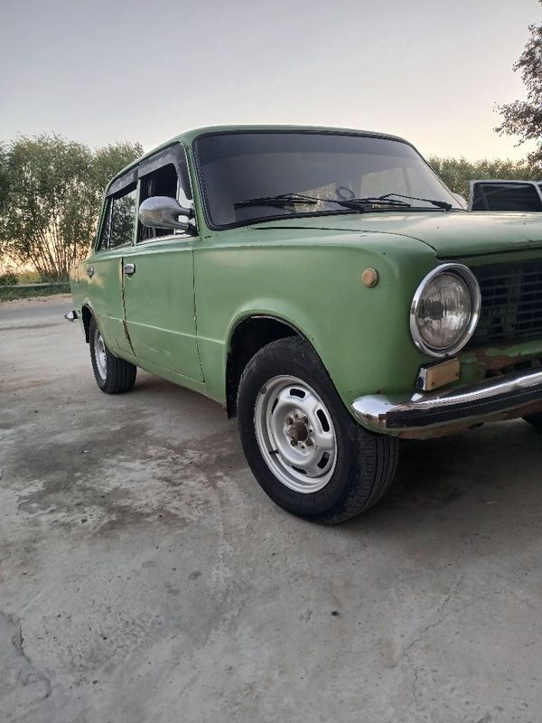 Vaz 2101 sotiladi Vaz 2101 sotiladi