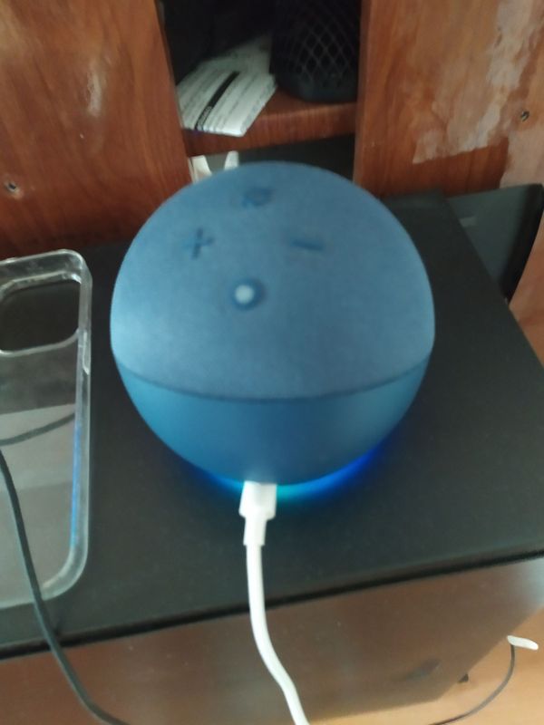 Продам умную колнку Alexa EchoDot из Германии Продам умную колнку Alexa EchoDot из Германии