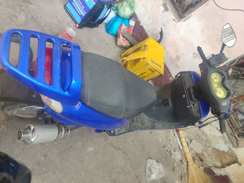 Skuter lifan yurib turibdi 80 kubali hamma tomoni yahshi Skuter lifan yurib turibdi 80 kubali hamma tomoni yahshi