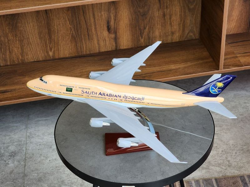 Модель самолета RIBOW Boeing 747 Saudi Arabian Airlines Модель самолета RIBOW Boeing 747 Saudi Arabian Airlines