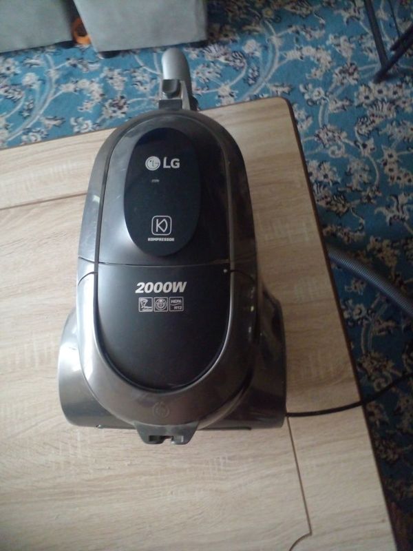 Продаётся Пылисос LG 2000W Продаётся Пылисос LG 2000W