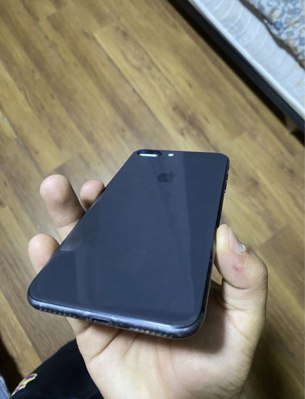 Iphone 8+ 64gb xotira