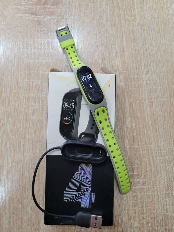 Продаются Часы mi bend 4 Продаются Часы mi bend 4