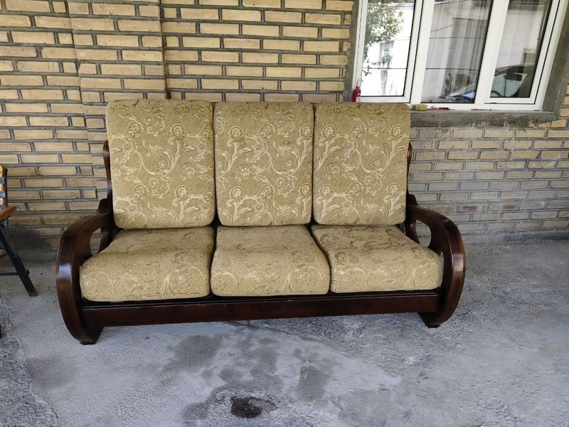 Диван и 2 креслом из ореха