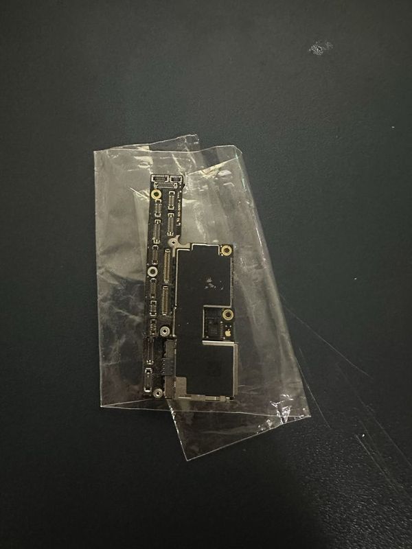 Материнская плата на Iphone Xs