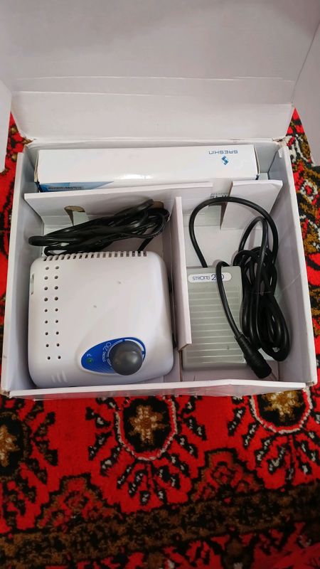 Manikyur va pedikyur uchun apparat STRONG 210 Manikyur va pedikyur uchun apparat STRONG 210
