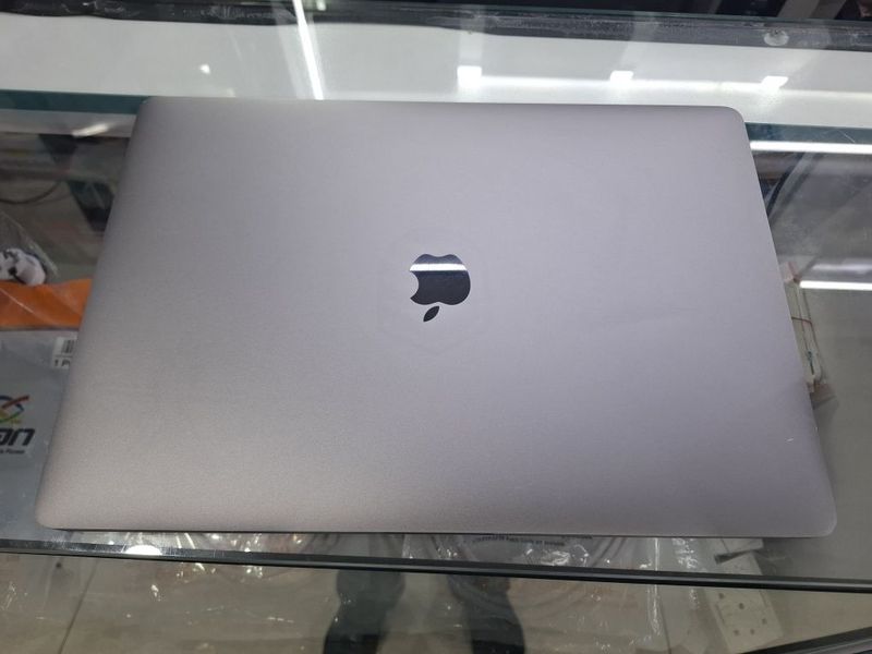 Macbook pro i7 16/512 15-inch touchbarli Macbook pro i7 16/512 15-inch touchbarli