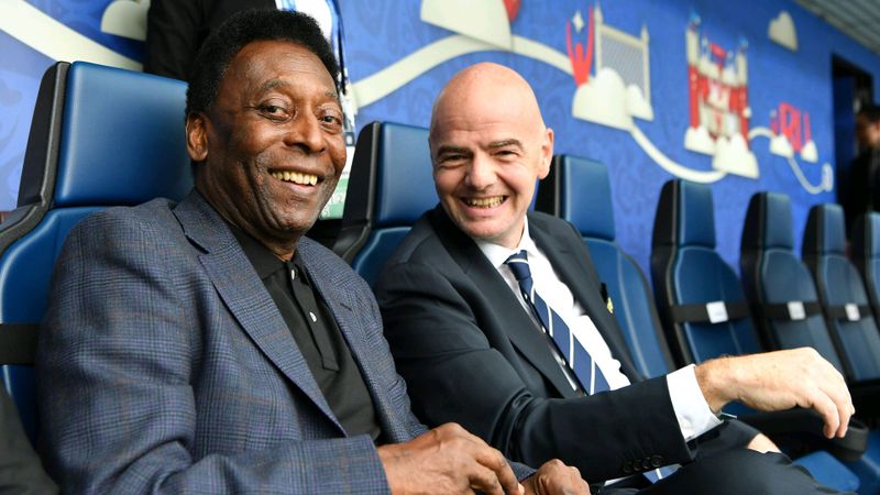 Futbol prezidenti Infantino dastxat imzosi