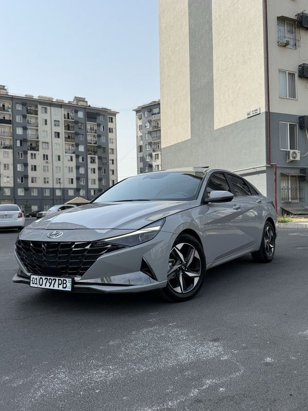 Hunday Elantra sotiladi Hunday Elantra sotiladi