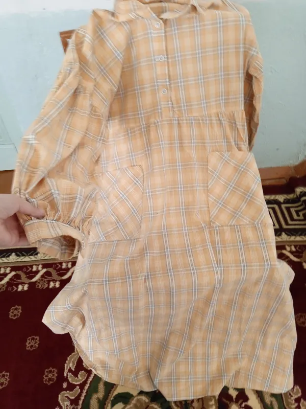 Yangi kuyne kiyganda Rosa chiroyli kurinadi