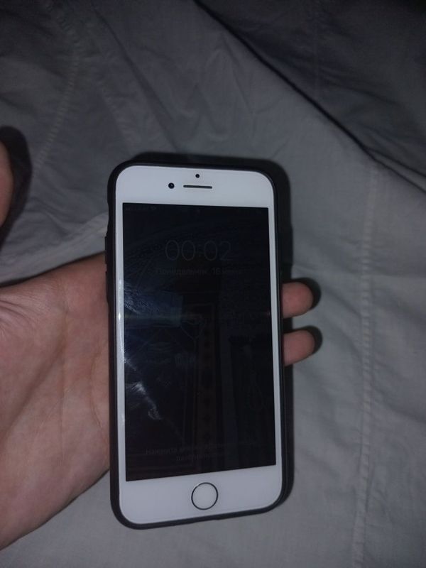 Продам телефон IPhone 7 Продам телефон IPhone 7