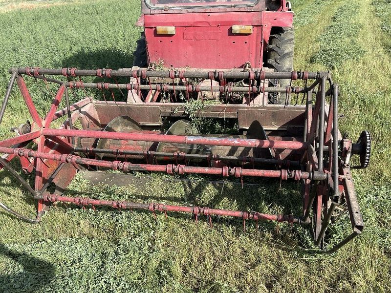 Traktor T12 Sotiladi
