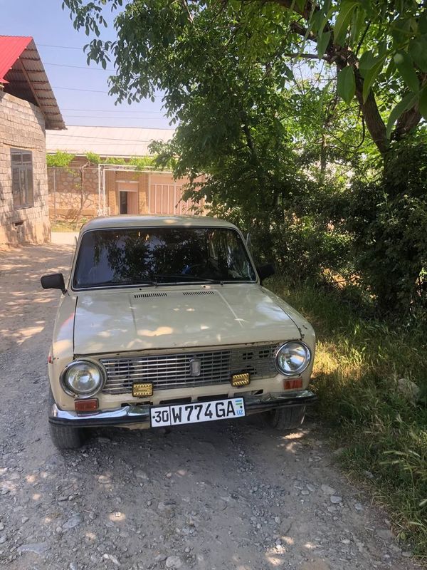 Vaz 2101 sotiladi Vaz 2101 sotiladi