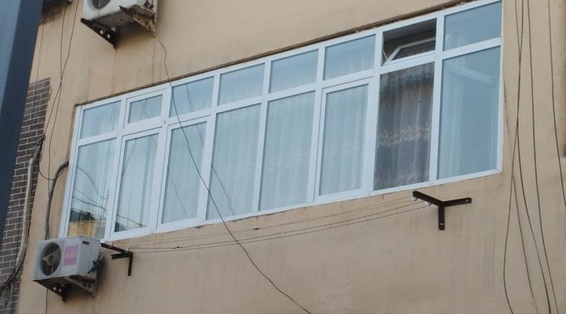 Оконная рама с подоконником Оконная рама с подоконником