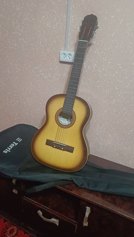 Gitara sotiladi Rosiyadan kelgan yangi ishlatilmagan sumkasi bor