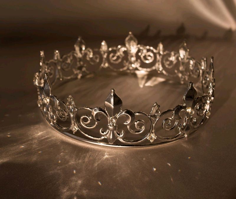 Корона в серебряном цвете Корона в серебряном цвете