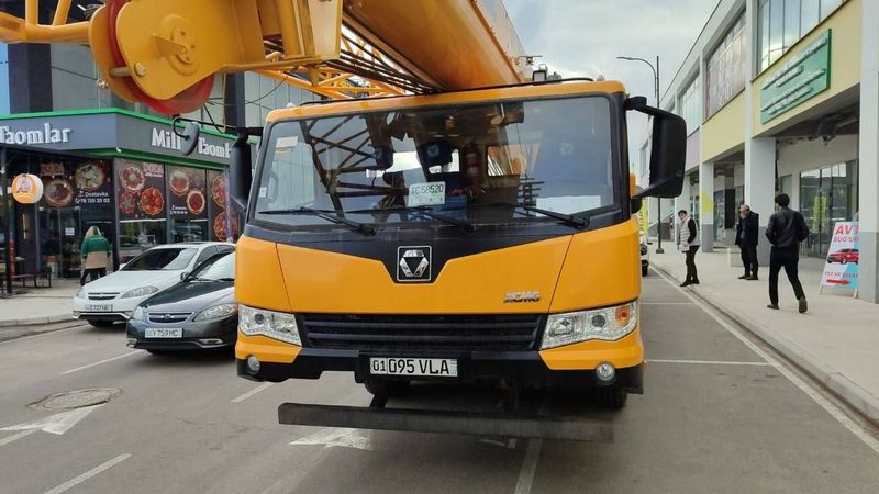Tezda sotiladi!!! XCMG avtokran sotiladi.Holati a'lo. Tezda sotiladi!!! XCMG avtokran sotiladi.Holati a'lo.