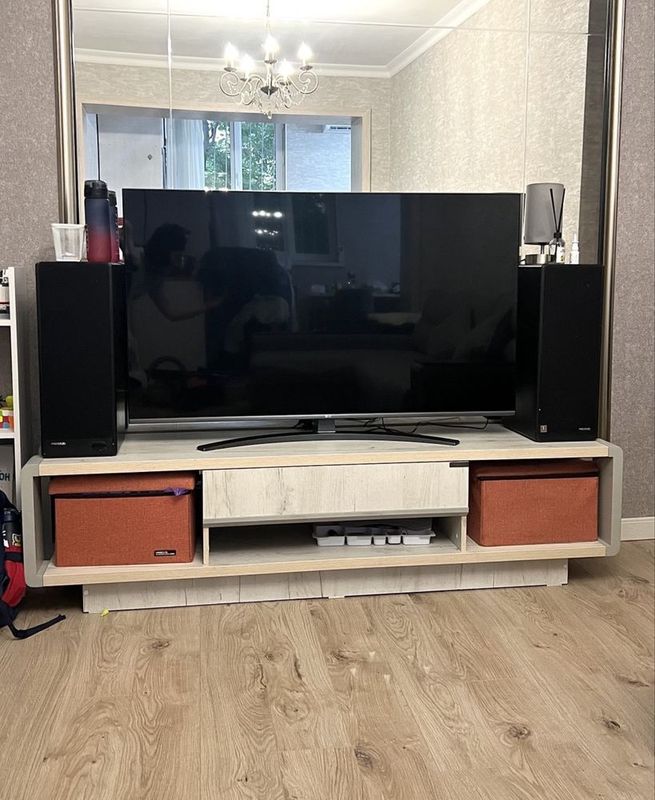 Телевизор LG диоганал 55 + тв подставка бренд АИКО срочно СОТИЛАДИ. Телевизор LG диоганал 55 + тв подставка бренд АИКО срочно СОТИЛАДИ.