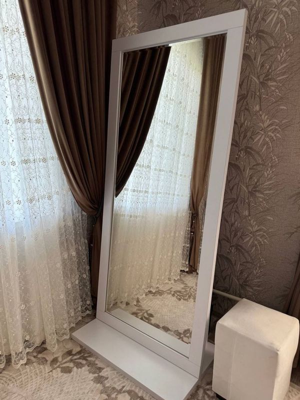 Salon uchun oyna Salon uchun oyna
