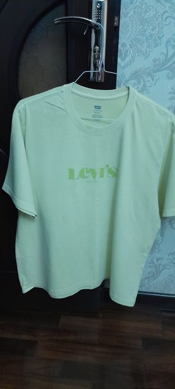 Мужская футболка. Levi's.б/у. Мужская футболка. Levi's.б/у.