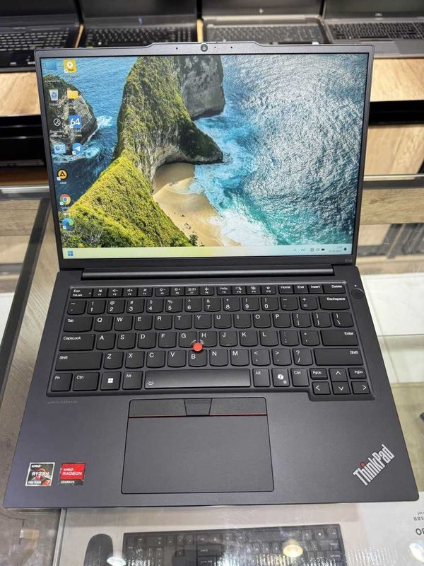 Lenovo ThinkPad E14 Gen 6 Ryzen 7-7735 ram 16 ssd 512