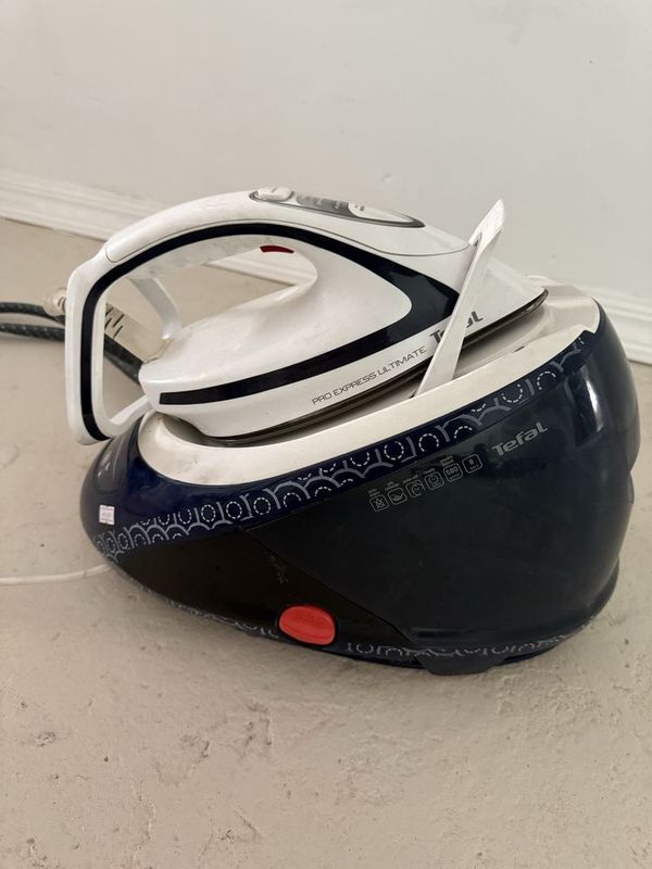Продаю Парогенератор Tefal утюг BU Продаю Парогенератор Tefal утюг BU
