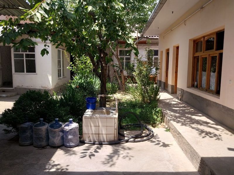 Uchastka sotiladi