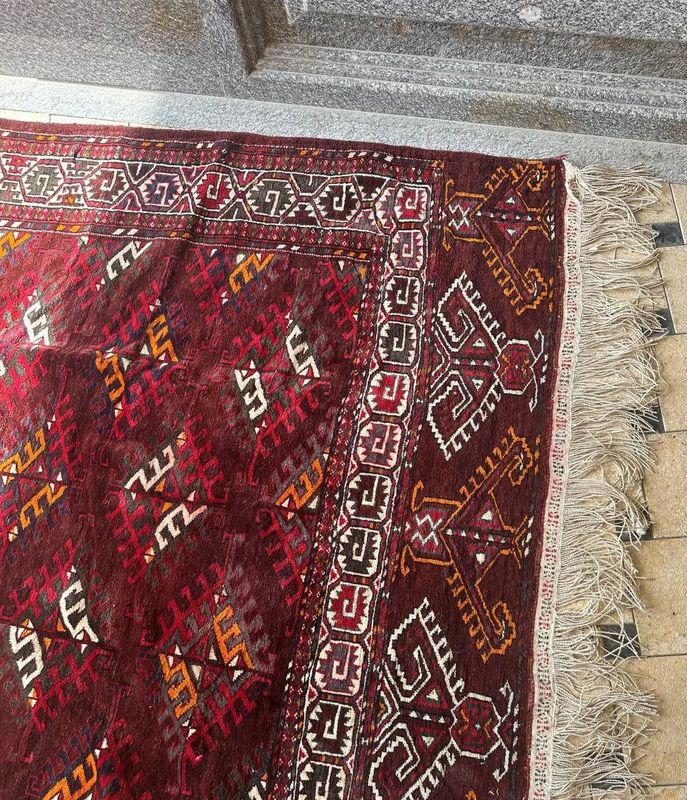 Gilam qolda qilingan Gilam qolda qilingan