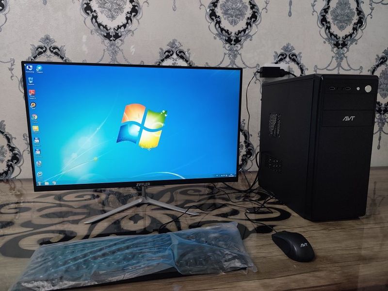 Core i3 kompyuter sotiladi, 27 zifler Core i3 kompyuter sotiladi, 27 zifler